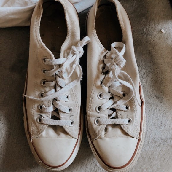 Converse Shoes - white used conversed size 9